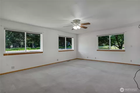 Living - 45019 284th Ave SE, Enumclaw, WA 98022 photo 9 of 10