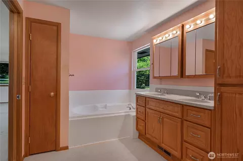 Bath - 45019 284th Ave SE, Enumclaw, WA 98022 photo 2 of 4