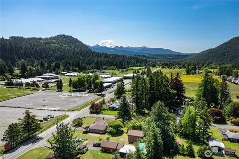 View/Area - 45019 284th Ave SE, Enumclaw, WA 98022 photo 2 of 6