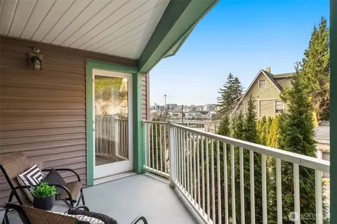 Exterior - 1906 Franklin Pl E #103, Seattle, WA 98102 photo 2 of 7
