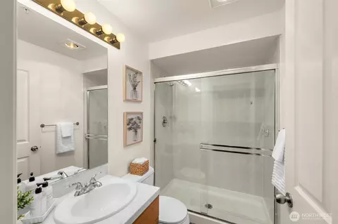 Bath - 1906 Franklin Pl E #103, Seattle, WA 98102 photo 4 of 4