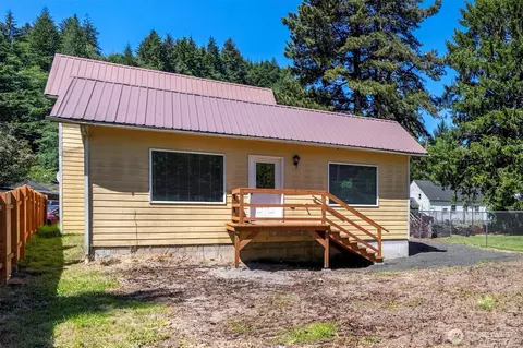 12 Fairgrounds Rd, Skamokawa, WA 98647