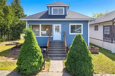 1143 Willapa St, Raymond, WA 98577