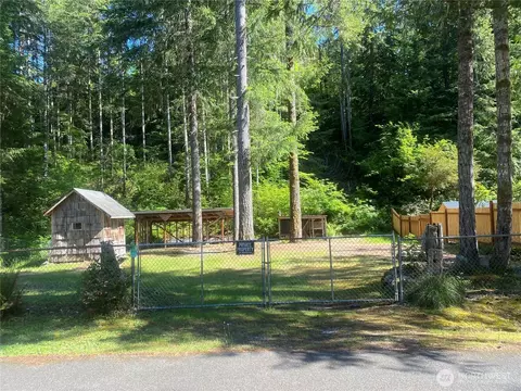 150 N Glenwood Rd, Hoodsport, WA 98548