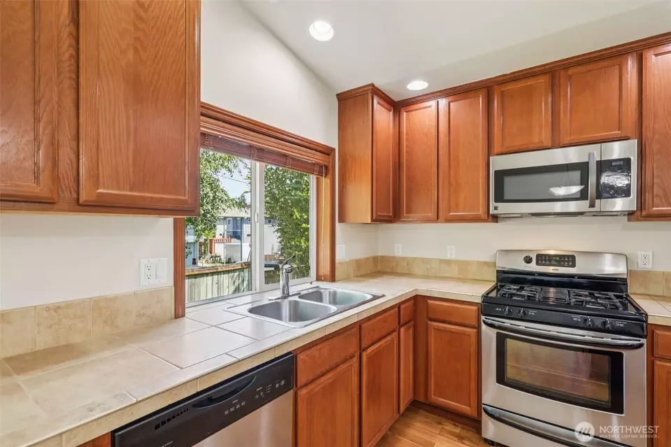 Kitchen - 2103 131st Pl SW, Everett, WA 98204 photo 2 of 3