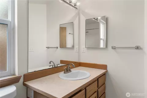 Bath - 502 NW Alexander Ct, Orting, WA 98360 photo 2 of 3