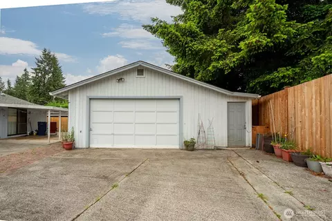 Exterior - 10930 38th Dr SE, Everett, WA 98208 photo 4 of 6