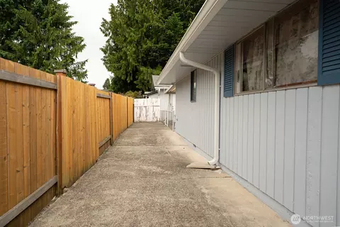 Exterior - 10930 38th Dr SE, Everett, WA 98208 photo 3 of 6