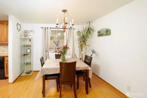 Dining - 10930 38th Dr SE, Everett, WA 98208 photo 1 of 2