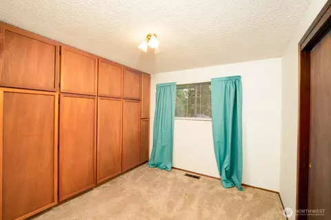 Bedroom - 10930 38th Dr SE, Everett, WA 98208 photo 3 of 3