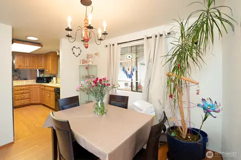 Dining - 10930 38th Dr SE, Everett, WA 98208 photo 2 of 2
