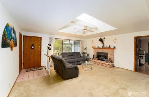 Living - 10930 38th Dr SE, Everett, WA 98208 photo 1 of 2