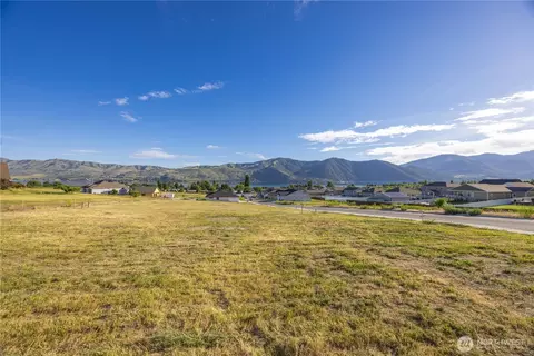25 Sailing Hawk Ln, Manson, WA 98831