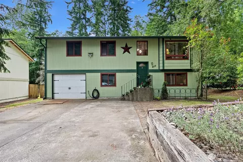 4119 Big Beef Xing NW, Bremerton, WA 98312