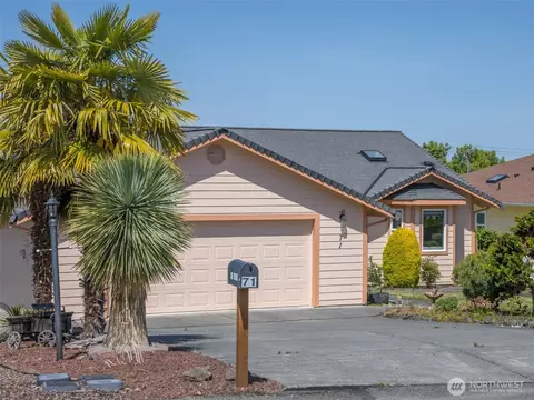71 Onyx Ln, Sequim, WA 98382