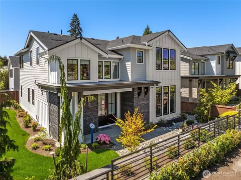 203 8th Ave W, Kirkland, WA 98033