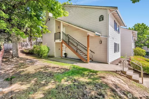 4231 NE 5th St #E101, Renton, WA 98059