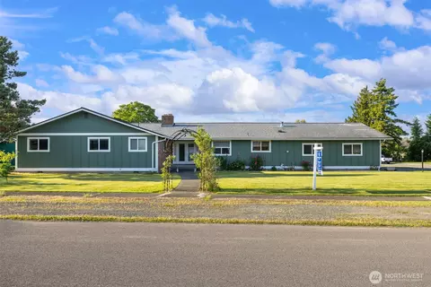 209 E 3rd St, Everson, WA 98247