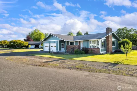 209 E 3rd St, Everson, WA 98247 photo 3