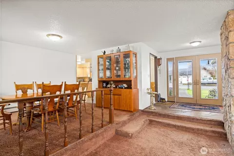 209 E 3rd St, Everson, WA 98247 photo 10