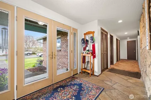 209 E 3rd St, Everson, WA 98247 photo 4