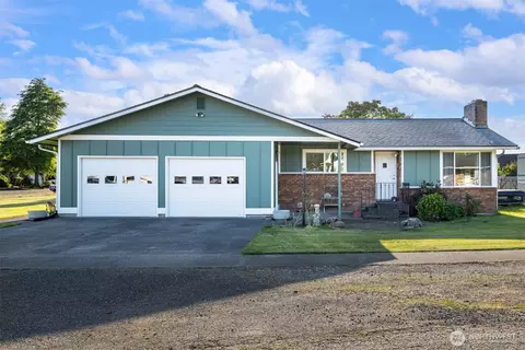 209 E 3rd St, Everson, WA 98247 photo 2