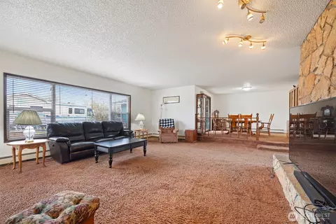 209 E 3rd St, Everson, WA 98247 photo 7