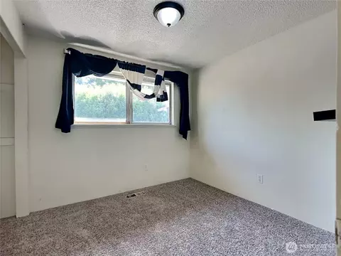 Bedroom - 17103 15th Ave E, Spanaway, WA 98387 photo 4 of 10