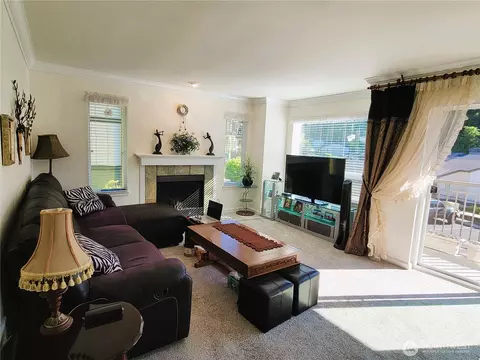 31500 33rd Pl SW #H101, Federal Way, WA 98023