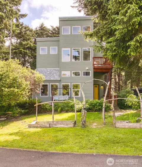 24 Nancy Ln, Copalis Beach, WA 98535