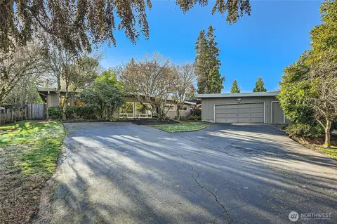 8445 NE 9th St, Medina, WA 98039