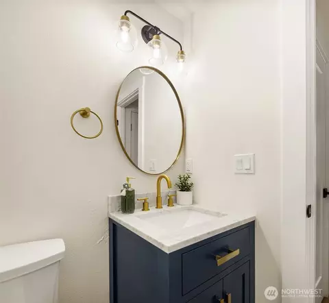 Bath - 2515 Summit Ave, Everett, WA 98201 photo 1 of 3