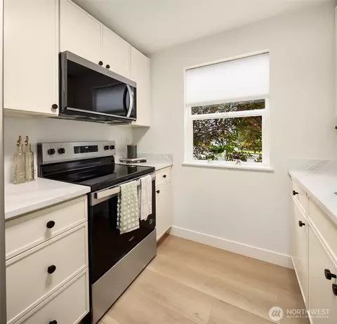 Kitchen - 2515 Summit Ave, Everett, WA 98201 photo 1 of 2