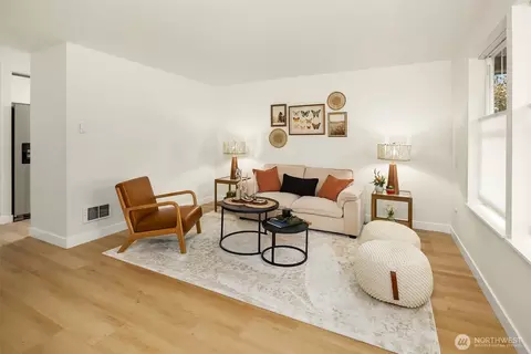 Living - 2515 Summit Ave, Everett, WA 98201 photo 1 of 3