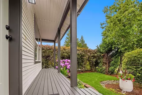 Exterior - 2515 Summit Ave, Everett, WA 98201 photo 2 of 5