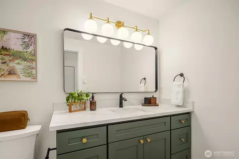 Bath - 2515 Summit Ave, Everett, WA 98201 photo 2 of 3