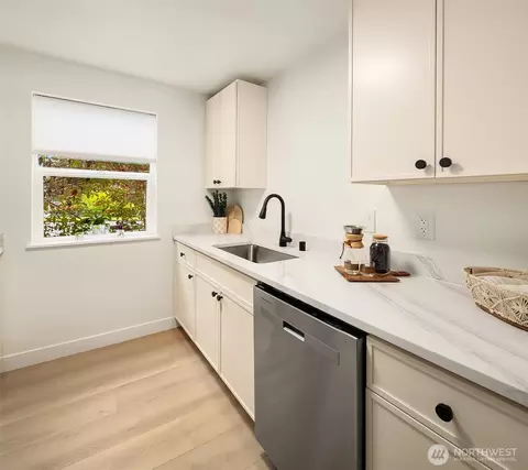 Kitchen - 2515 Summit Ave, Everett, WA 98201 photo 2 of 2