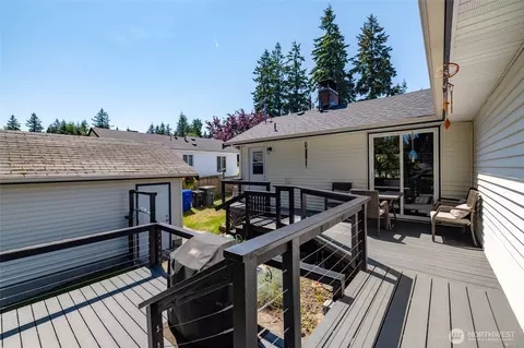 Exterior - 5405 College Ave, Everett, WA 98203 photo 5 of 11