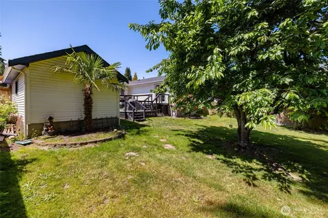 Exterior - 5405 College Ave, Everett, WA 98203 photo 10 of 11