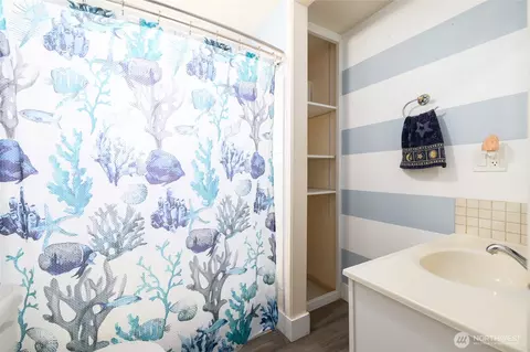 Bath - 5405 College Ave, Everett, WA 98203 photo 2 of 2