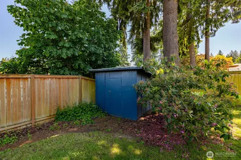 Exterior - 5405 College Ave, Everett, WA 98203 photo 8 of 11