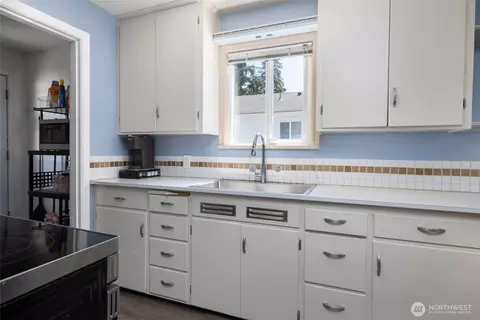 Kitchen - 5405 College Ave, Everett, WA 98203 photo 2 of 4