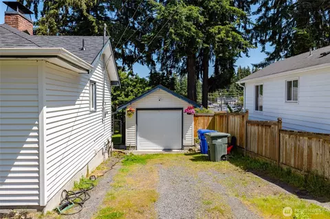 Exterior - 5405 College Ave, Everett, WA 98203 photo 2 of 11