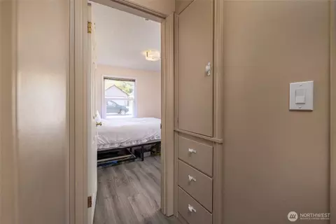 Entry Way - 5405 College Ave, Everett, WA 98203 photo 2 of 3