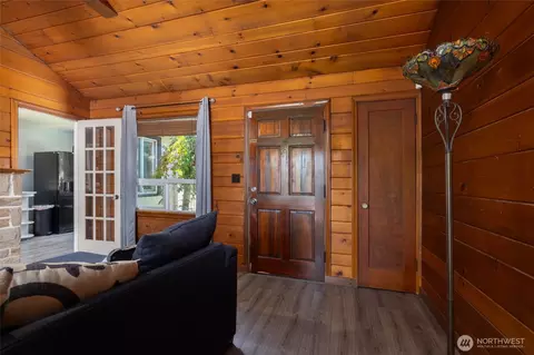 Entry Way - 5405 College Ave, Everett, WA 98203 photo 1 of 3