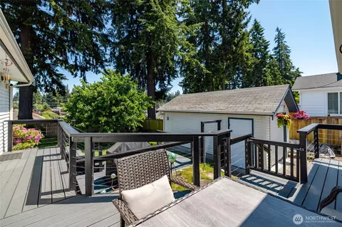 Exterior - 5405 College Ave, Everett, WA 98203 photo 4 of 11