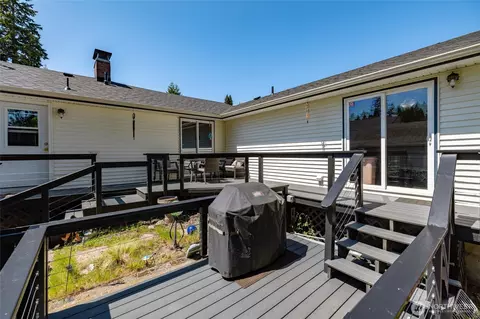 Exterior - 5405 College Ave, Everett, WA 98203 photo 6 of 11