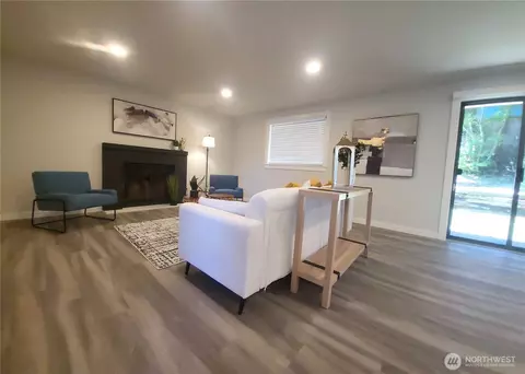 Living - 405 169th St SE, Bothell, WA 98012 photo 1 of 2