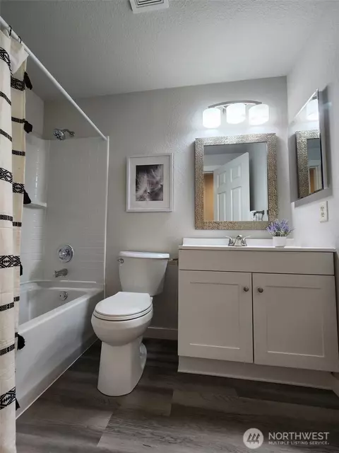 Bath - 405 169th St SE, Bothell, WA 98012 photo 2 of 2