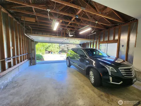 Exterior - 405 169th St SE, Bothell, WA 98012 photo 3 of 6